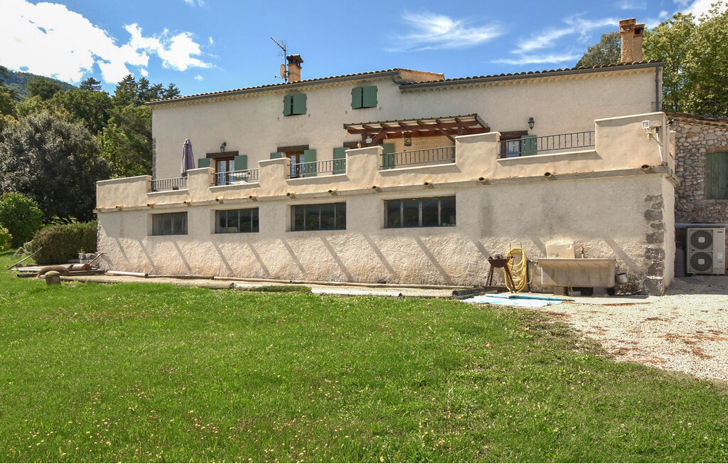 Maison 210 m² avec terrasse panoramique et 10 000 m² de jardin - Photo 13