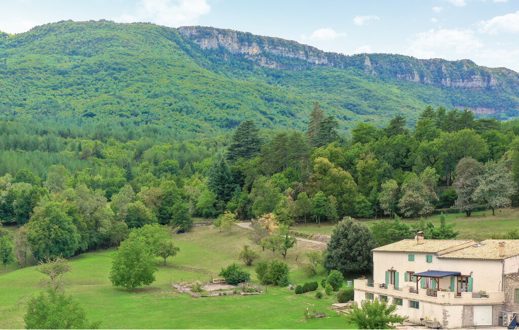 Maison 210 m² avec terrasse panoramique et 10 000 m² de jardin - Photo 15