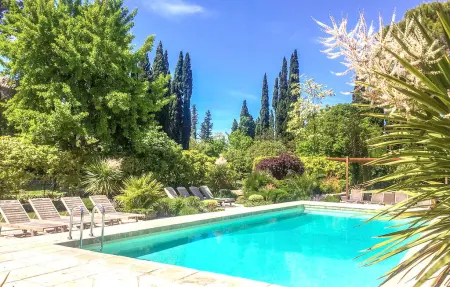 Location maison à Thézan des Corbières, Authentique maison piscine