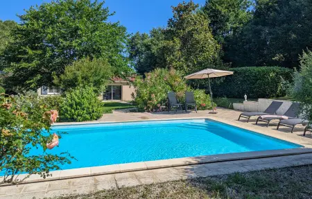 Location maison à Tournon d'Agenais, Maison avec piscine et etang