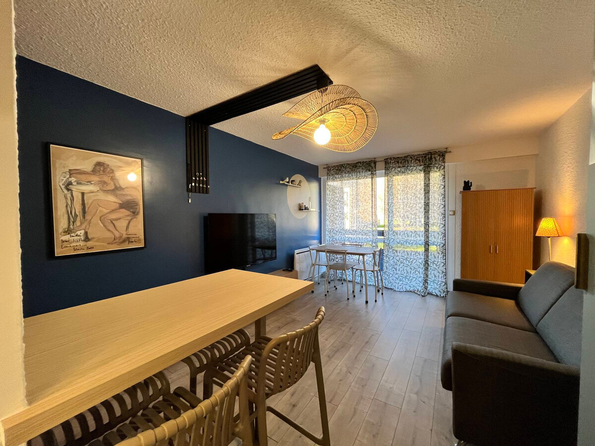 Studio rénové 28 m² avec balcon, parking privé, accès pistes - Photo 3