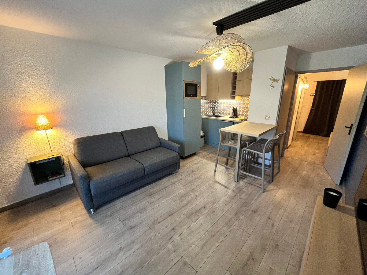 Studio rénové 28 m² avec balcon, parking privé, accès pistes - Photo 4