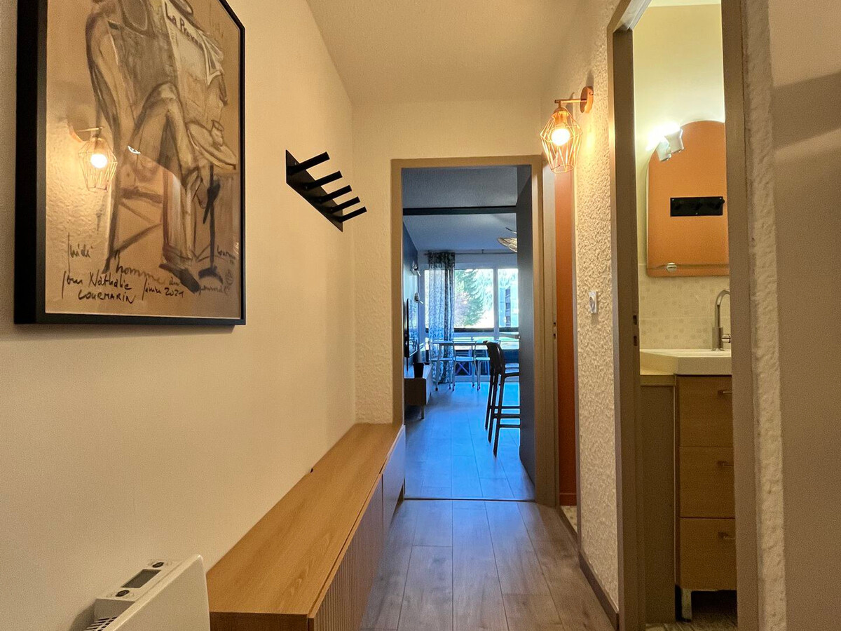 Studio rénové 28 m² avec balcon, parking privé, accès pistes - Photo 12