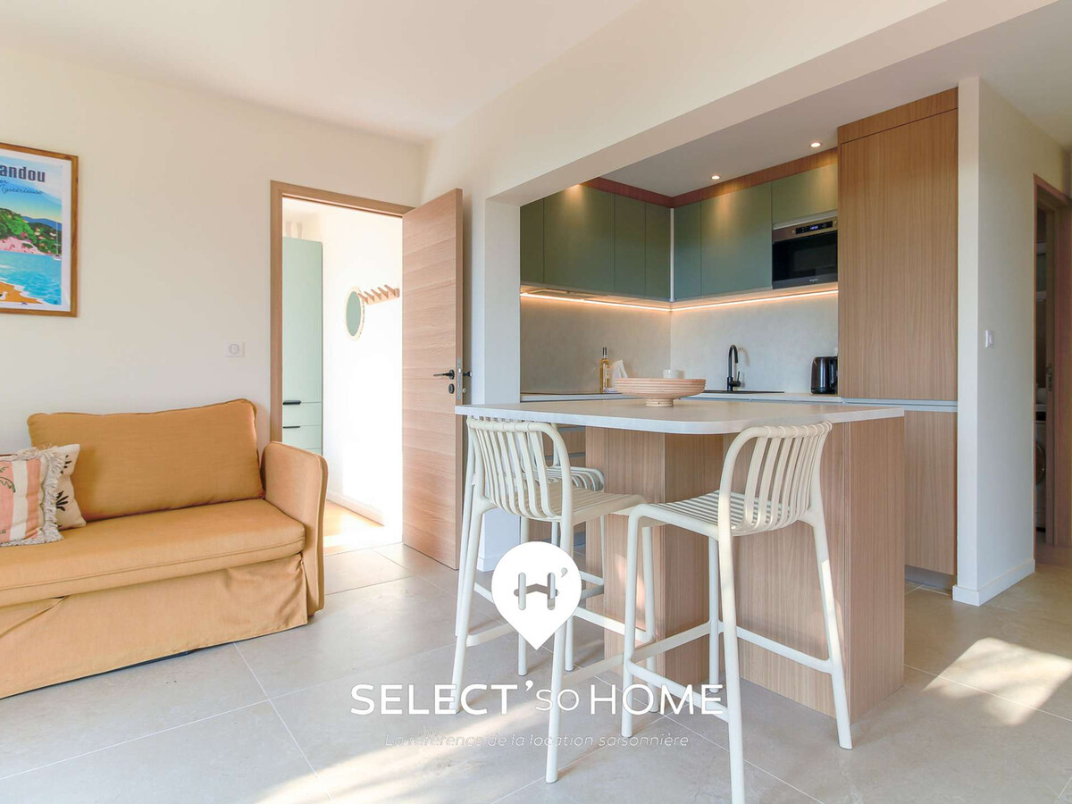 Maison vue mer avec jardin arboré au Lavandou - Photo 4