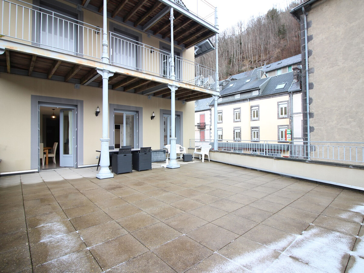 F3 Mont-Dore, terrasse 60m² vue Sancy, parking - Photo 9