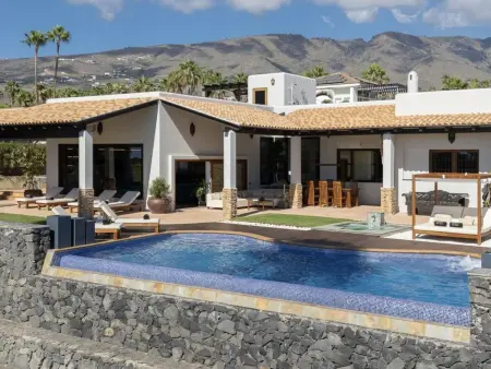 Location villa à Adeje, Villa de luxe à Tenerife avec piscine privée et vue sur le golf