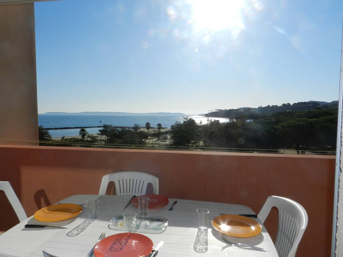 Appartement 2 pièces plage et piscine, vue mer sud à Bormes - Photo 1