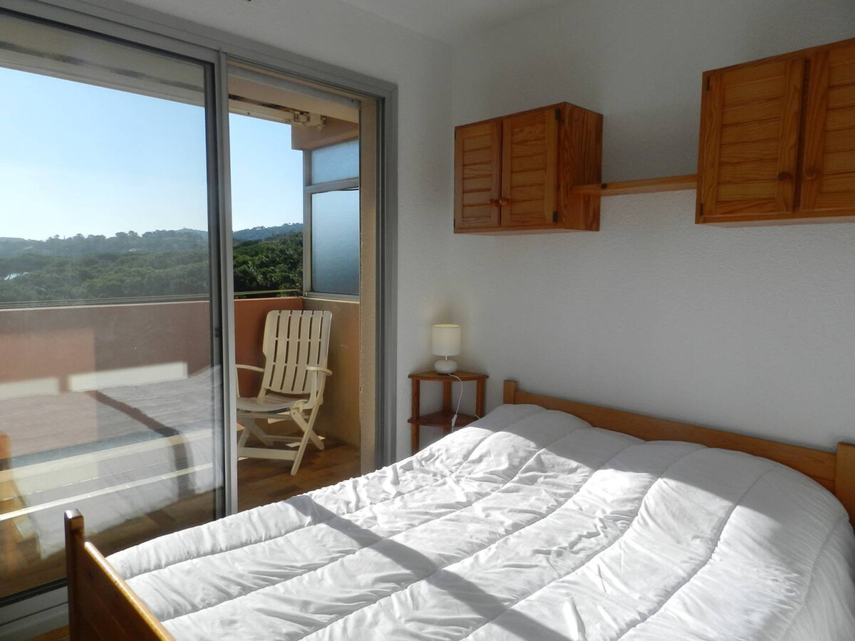 Appartement 2 pièces plage et piscine, vue mer sud à Bormes - Photo 4