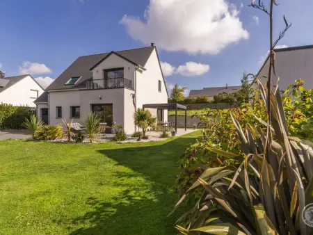 Location gite à Montmartin sur Mer, Maison confortable pour 8 pers. avec jardin privé à Montmartin-sur-Mer
