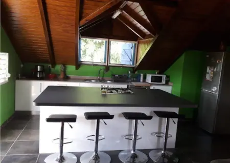 Location appartement à Sainte Rose, Studio cosy à Sainte-Rose, 45 m² avec balcon