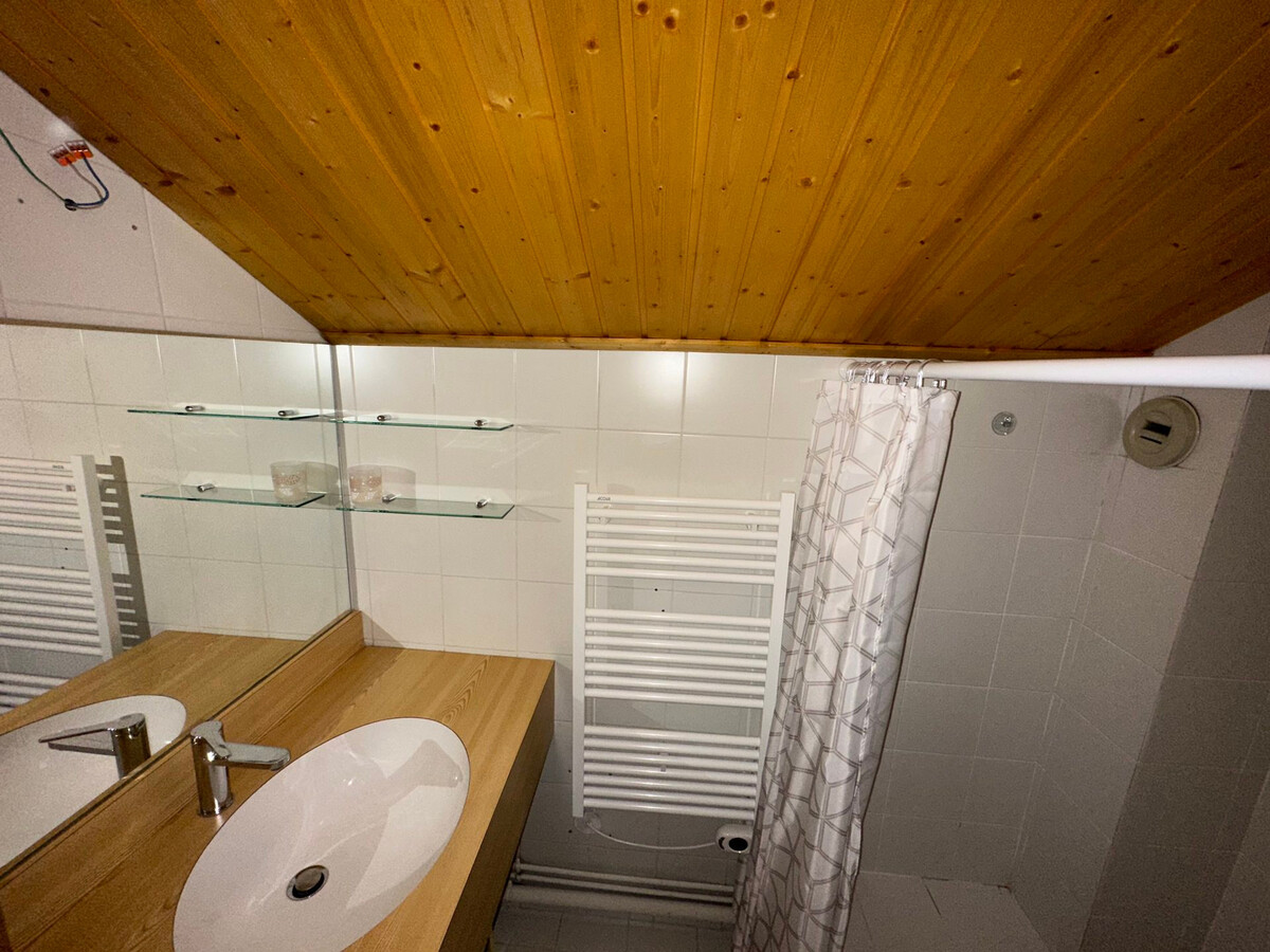 Duplex 64 m² avec poêle à bois et accès navette pistes - Photo 7