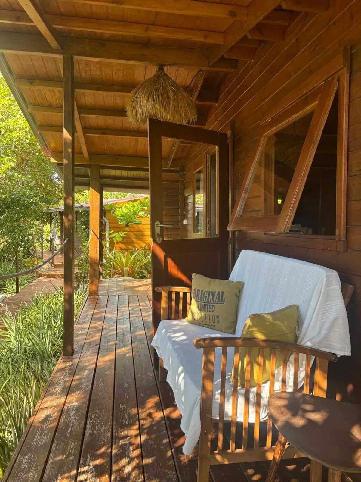 Bungalow dans jardin botanique à La Désirade, piscine - Photo 3
