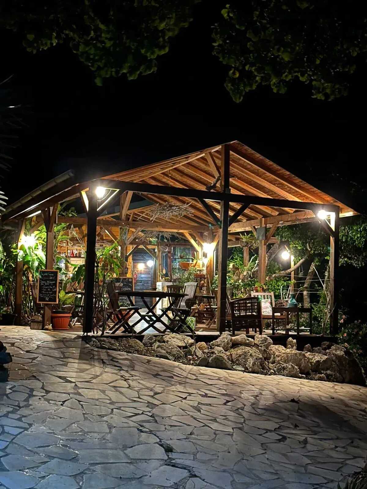 Bungalow dans jardin botanique à La Désirade, piscine - Photo 7