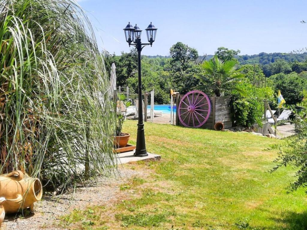 Maison avec piscine privée chauffée aux Salles-Lavauguyon - Photo 3