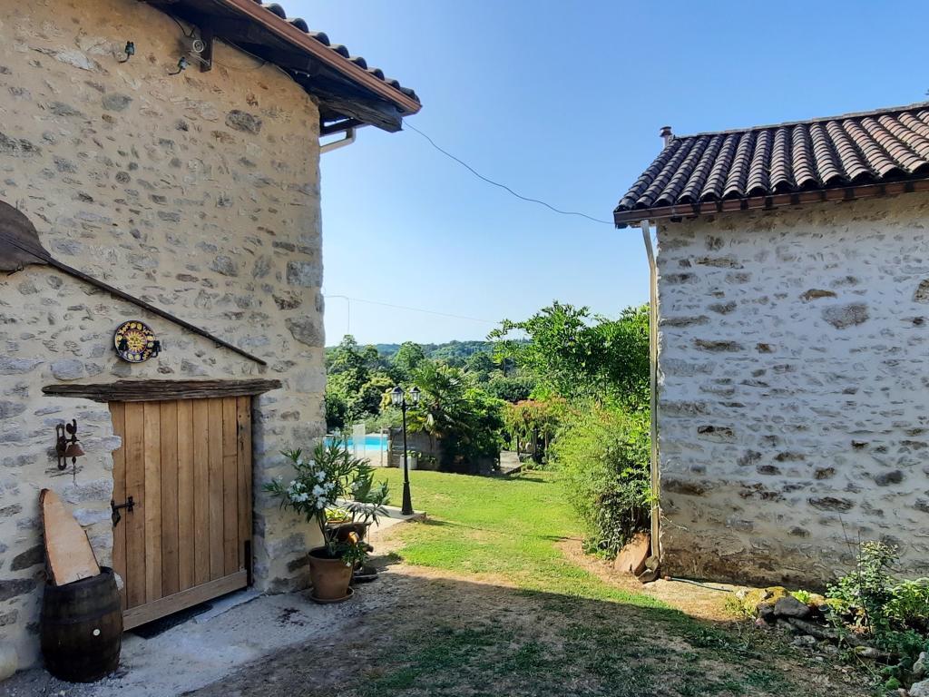 Maison avec piscine privée chauffée aux Salles-Lavauguyon - Photo 4