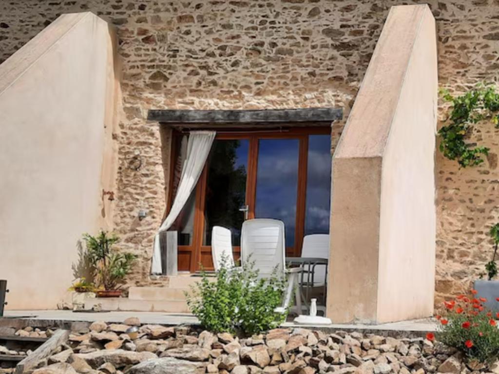 Maison avec piscine privée chauffée aux Salles-Lavauguyon - Photo 8