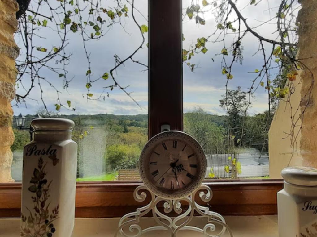 Maison avec piscine privée chauffée aux Salles-Lavauguyon - Photo 10