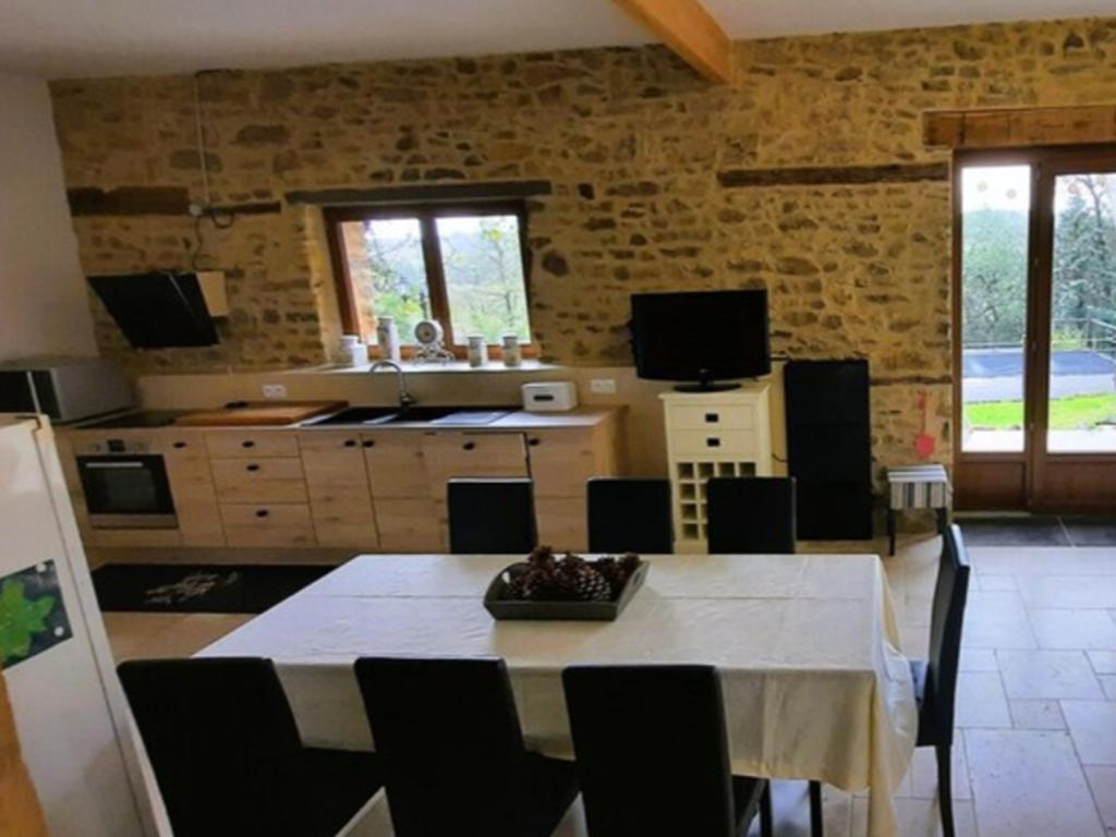 Maison avec piscine privée chauffée aux Salles-Lavauguyon - Photo 15