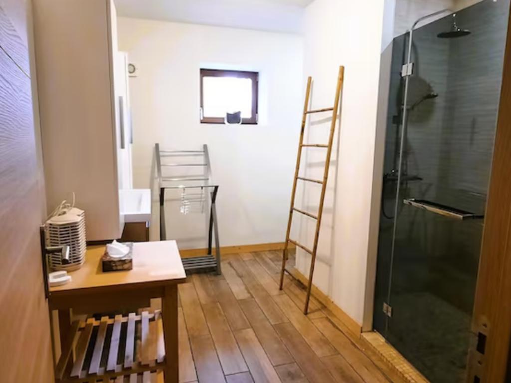 Maison avec piscine privée chauffée aux Salles-Lavauguyon - Photo 19
