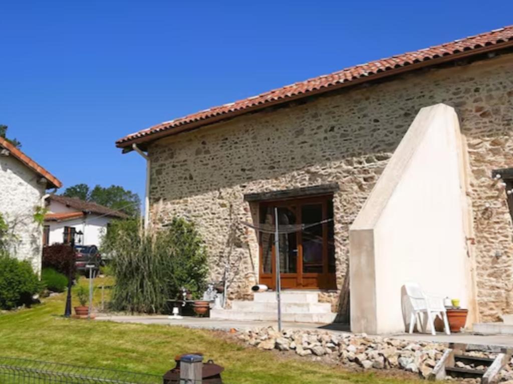 Maison avec piscine privée chauffée aux Salles-Lavauguyon - Photo 21