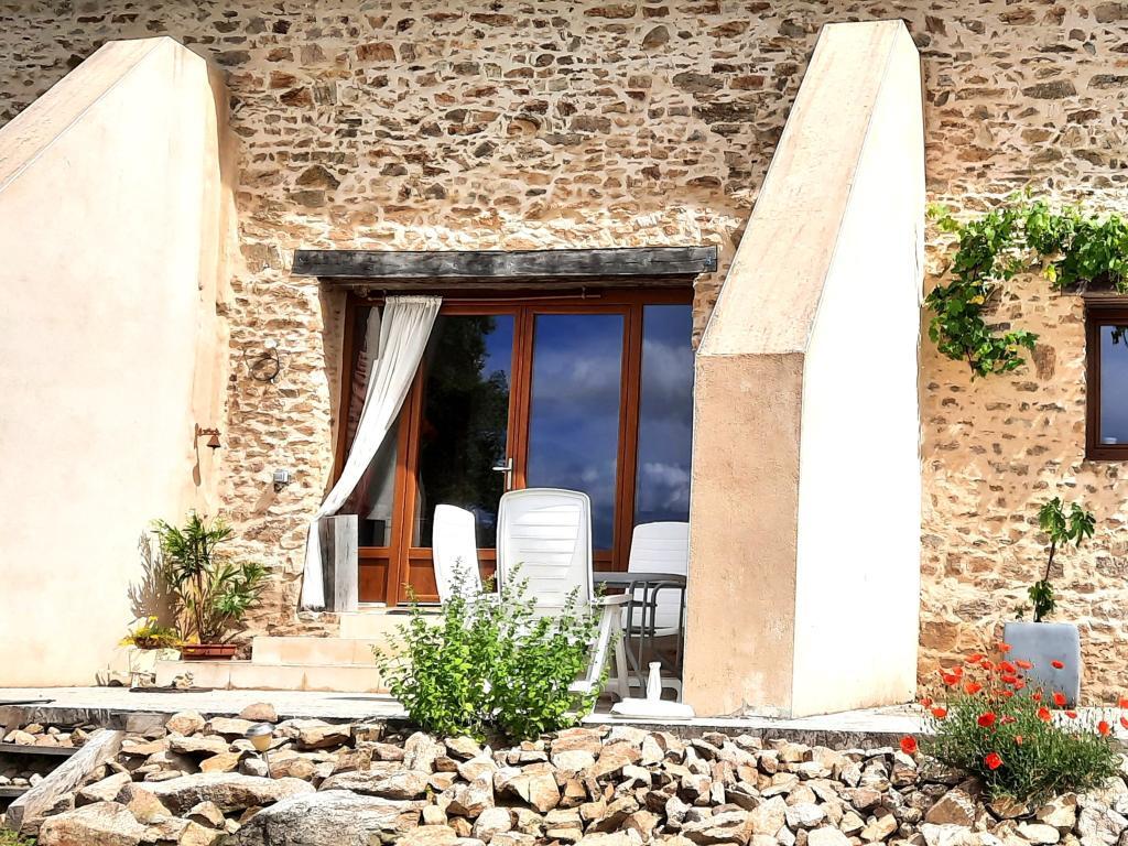 Maison avec piscine privée chauffée aux Salles-Lavauguyon - Photo 22