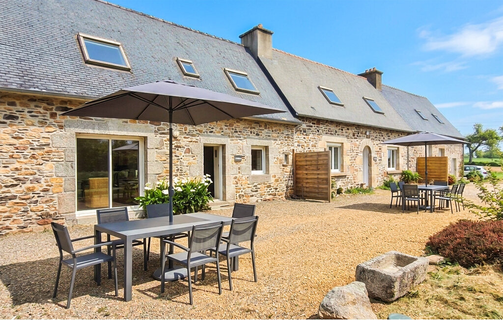 Maison de campagne rénovée avec grand jardin à Rospez - Photo 1
