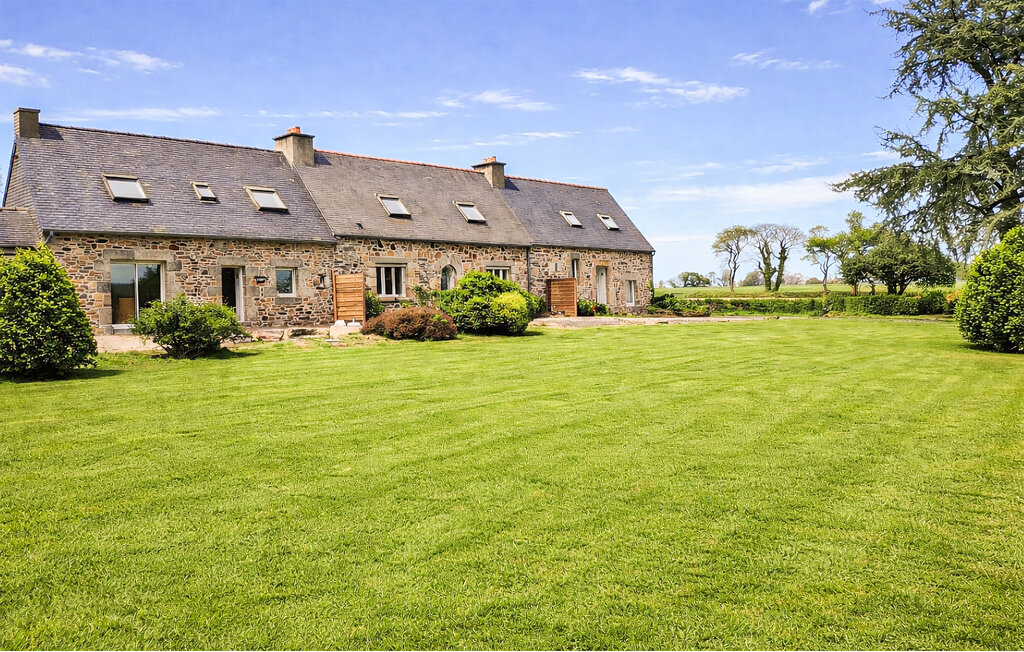 Maison de campagne rénovée avec grand jardin à Rospez - Photo 11