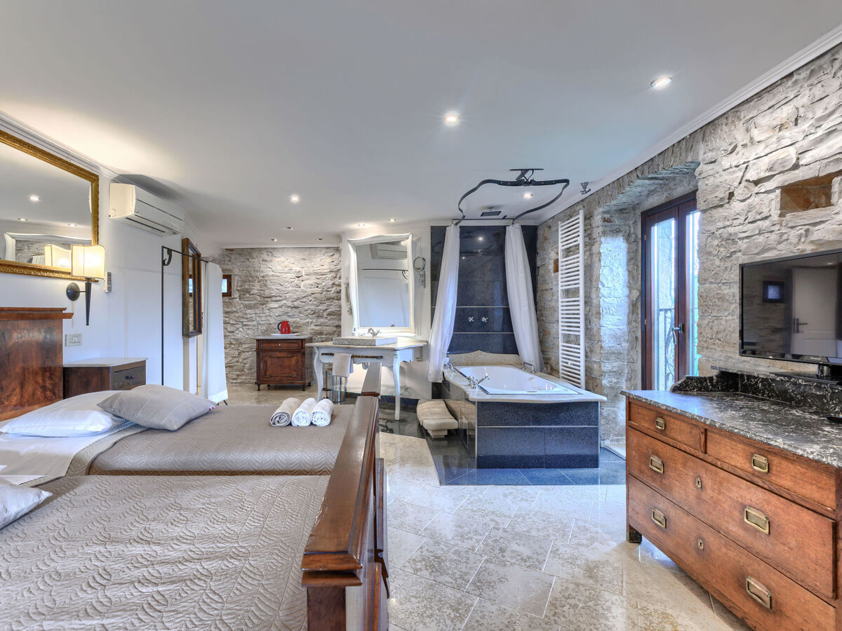 Golden Roots, maison 3 étages avec piscine privée - Photo 12