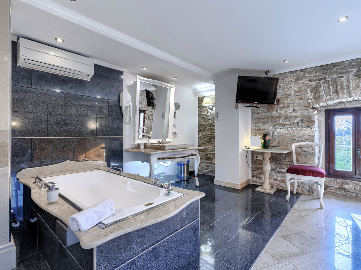 Golden Roots, maison 3 étages avec piscine privée - Photo 13