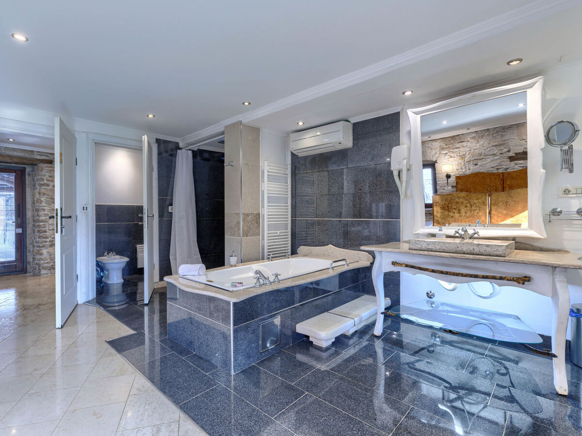 Golden Roots, maison 3 étages avec piscine privée - Photo 27
