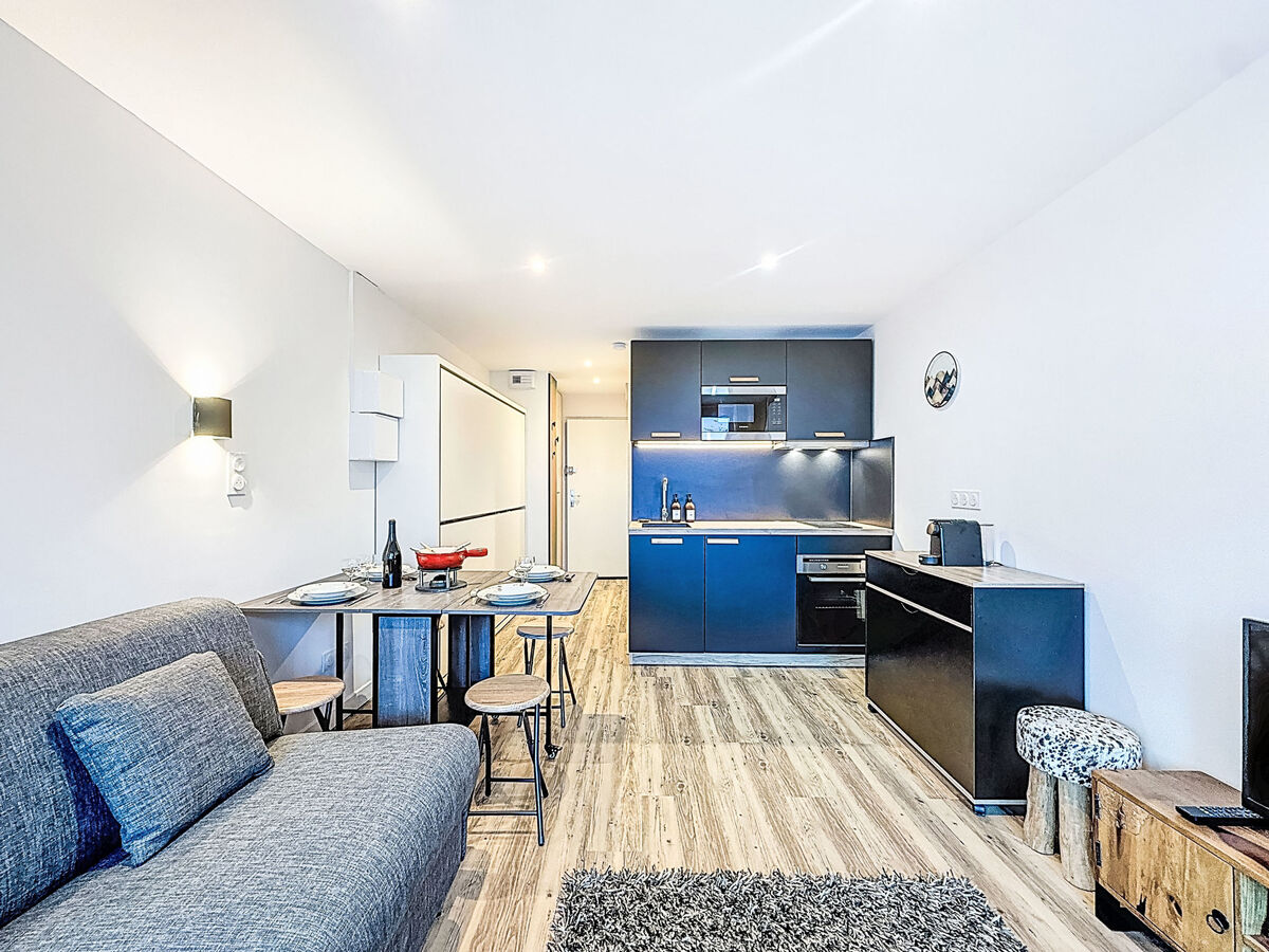 Studio rénové 22 m² balcon sud-ouest, 200 m des pistes - Photo 3