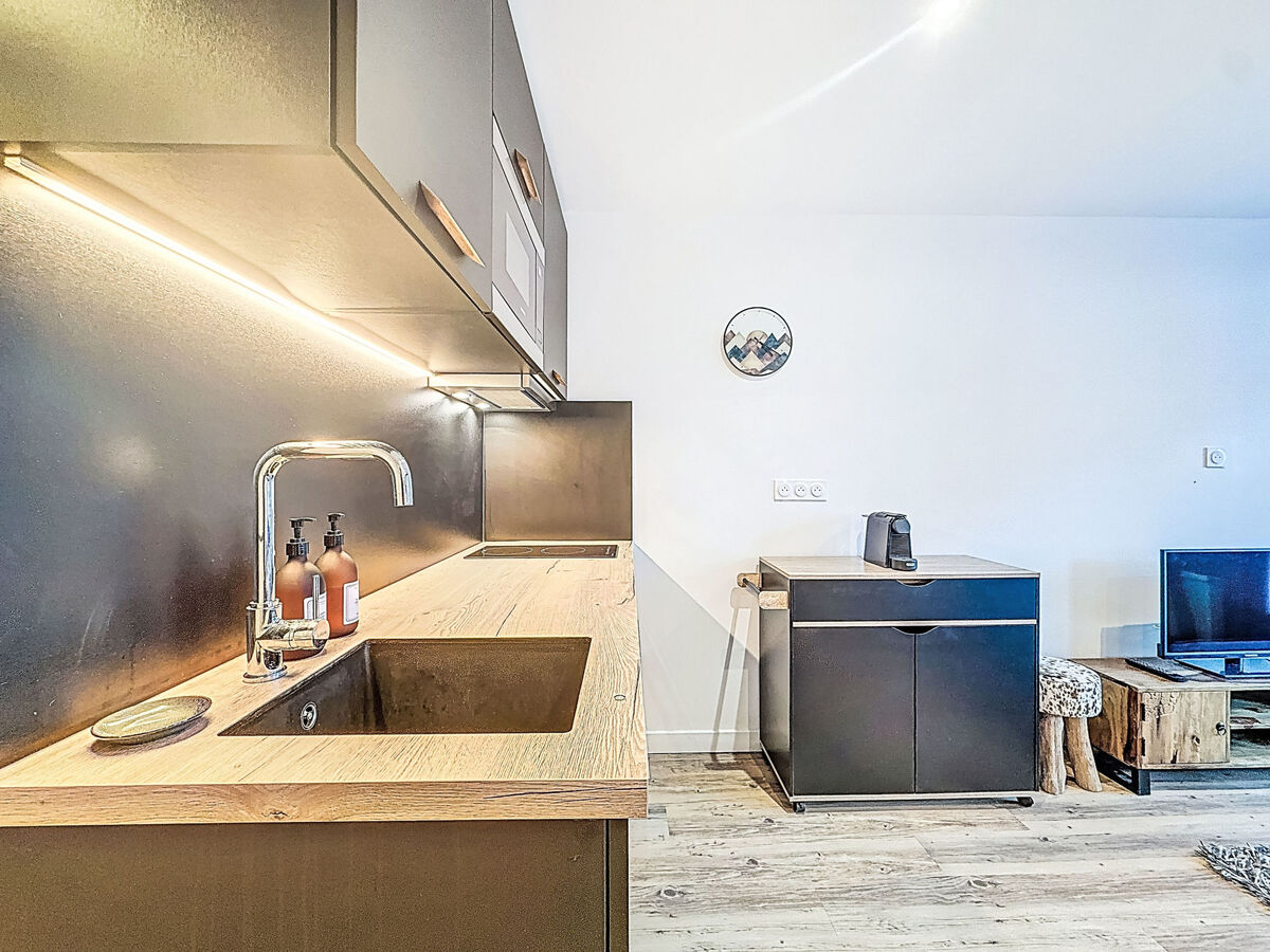 Studio rénové 22 m² balcon sud-ouest, 200 m des pistes - Photo 10
