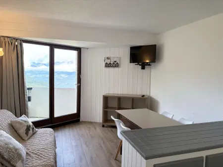 Location appartement à Les Orres, Studio skis aux pieds pour 4 pers, balcon vue vallée