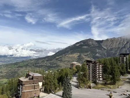 Studio skis aux pieds aux Orres, vue vallée et balcon Ouest : photo 7