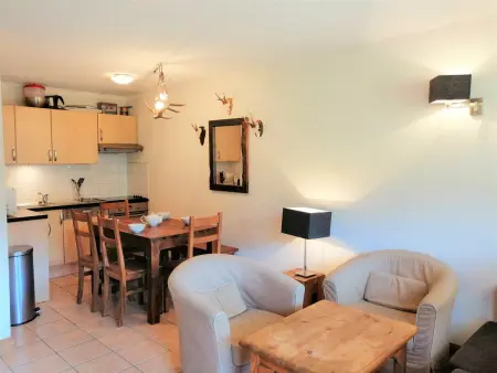 Location appartement à Morillon 1100, Appartement confortable près des pistes avec balcon et Wi-Fi