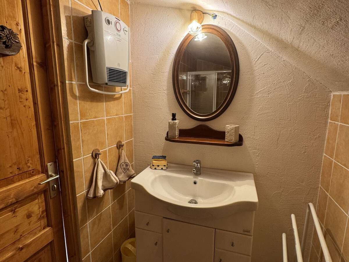 Appartement 5 pers. en chalet rénové aux Carroz - Parking - Photo 16