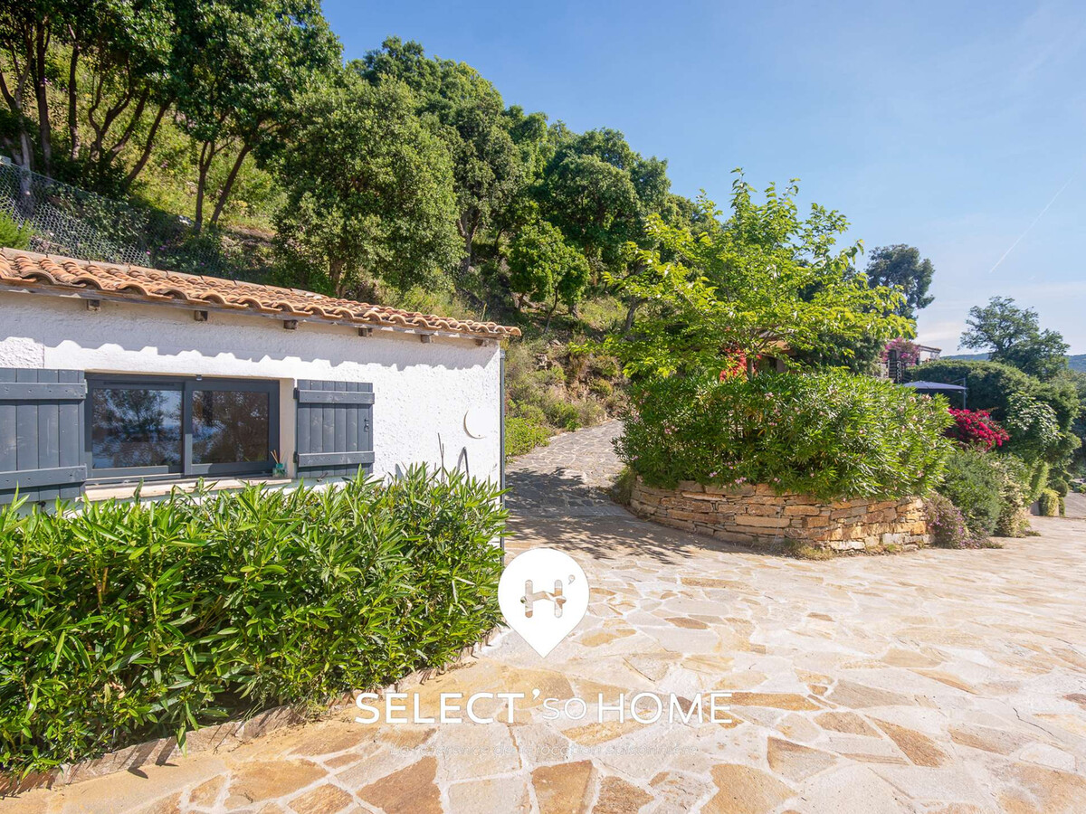 Villa méditerranéenne avec piscine à débordement au Lavandou - Photo 16
