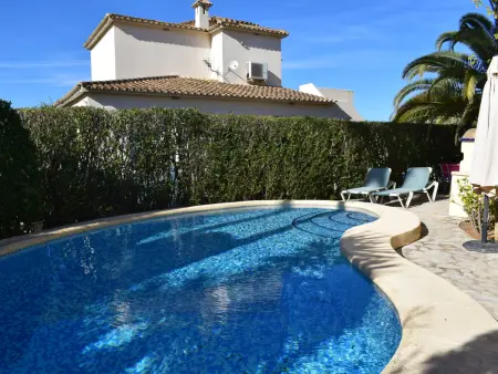 Chalet à Oliva Nova avec piscine privée et Wi-Fi, proche golf et plage - Photo 2
