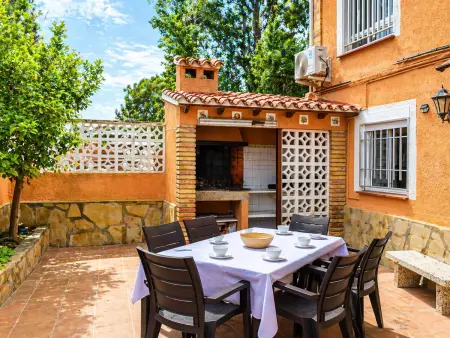 Location maison à Oliva, Charmante maison à 50m de la plage pour 6 personnes avec climatisation et parking privé