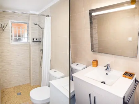 Charmante maison à 50m de la plage pour 6 personnes avec climatisation et parking privé - Photo 9