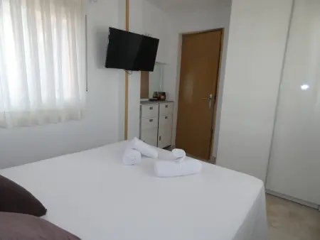 Charmante maison à 50m de la plage pour 6 personnes avec climatisation et parking privé - Photo 13