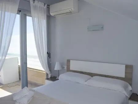 Appartement 65m² vue mer à 10m de la plage Almadrava : photo 33