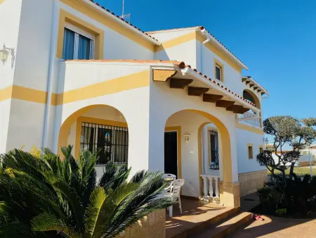 Location villa à Oliva, Villa familiale à Oliva avec piscine privée et WIFI