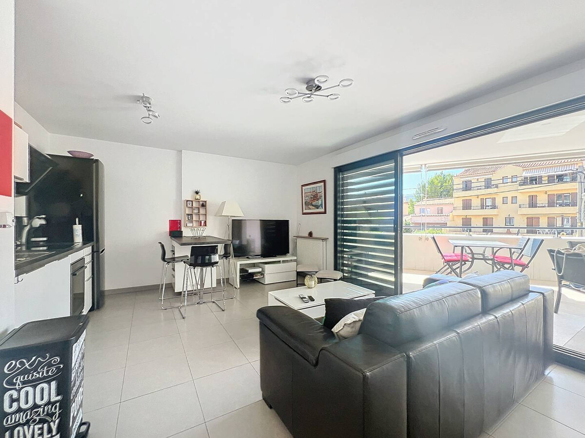 T2 moderne face mer avec terrasse 18 m² à La Ciotat - Photo 3