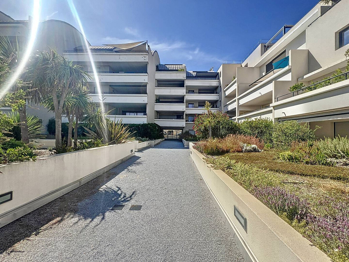 T2 moderne face mer avec terrasse 18 m² à La Ciotat - Photo 21