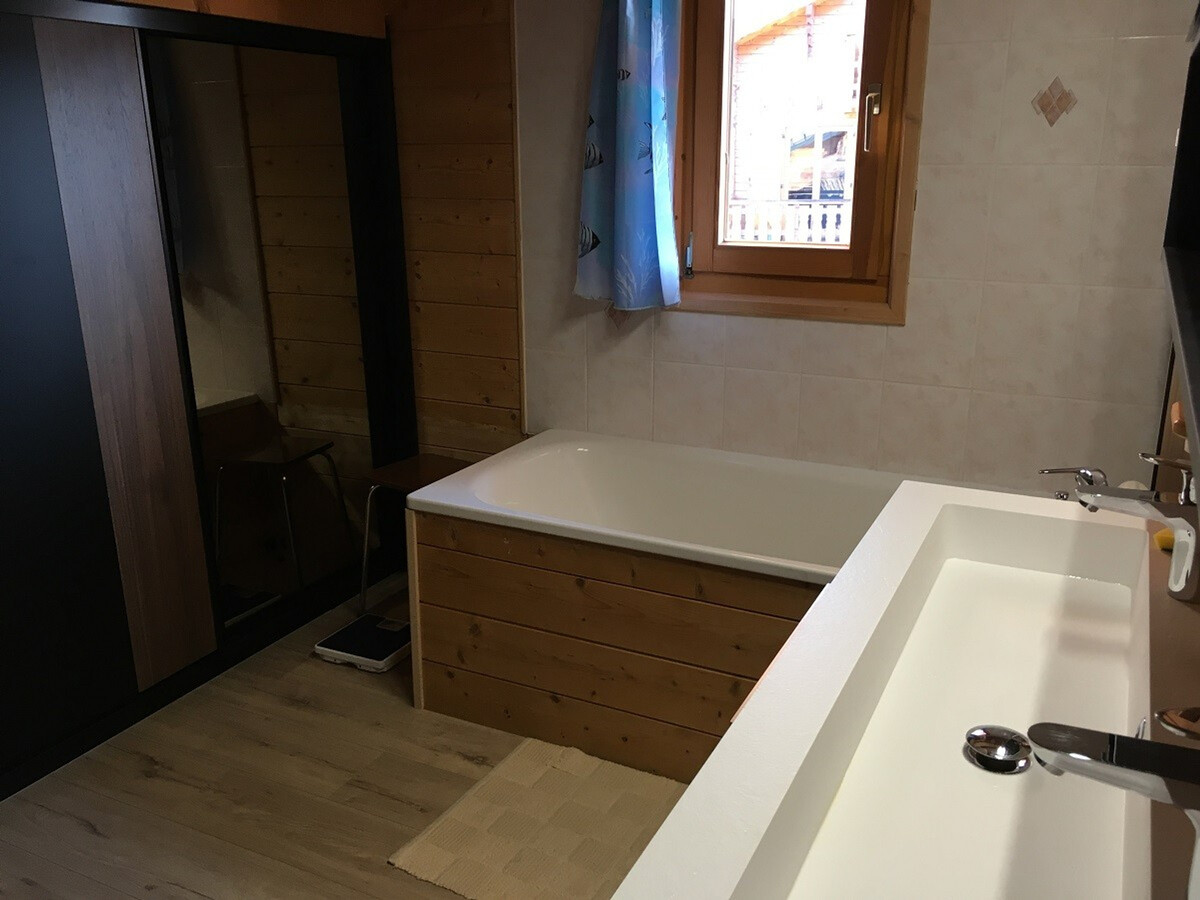 Chalet 5 chambres aux Carroz avec parking couvert - Photo 16
