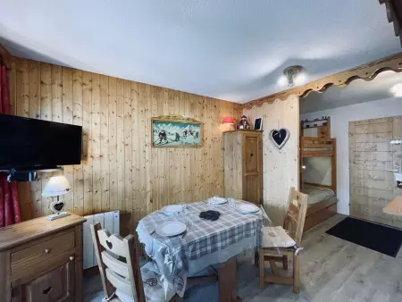 Studio style chalet avec balcon au pied des pistes, Les Belleville : photo 4