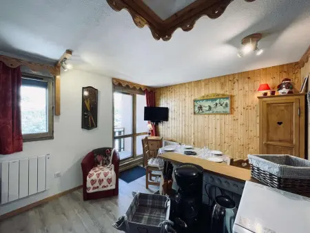 Studio style chalet avec balcon au pied des pistes, Les Belleville : photo 7