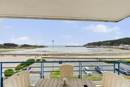 Location appartement à , Appartement à Erquy avec vue imprenable sur la mer