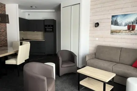 Location appartement à EAUX BONNES, Appartement près des pistes avec accès à la piscine